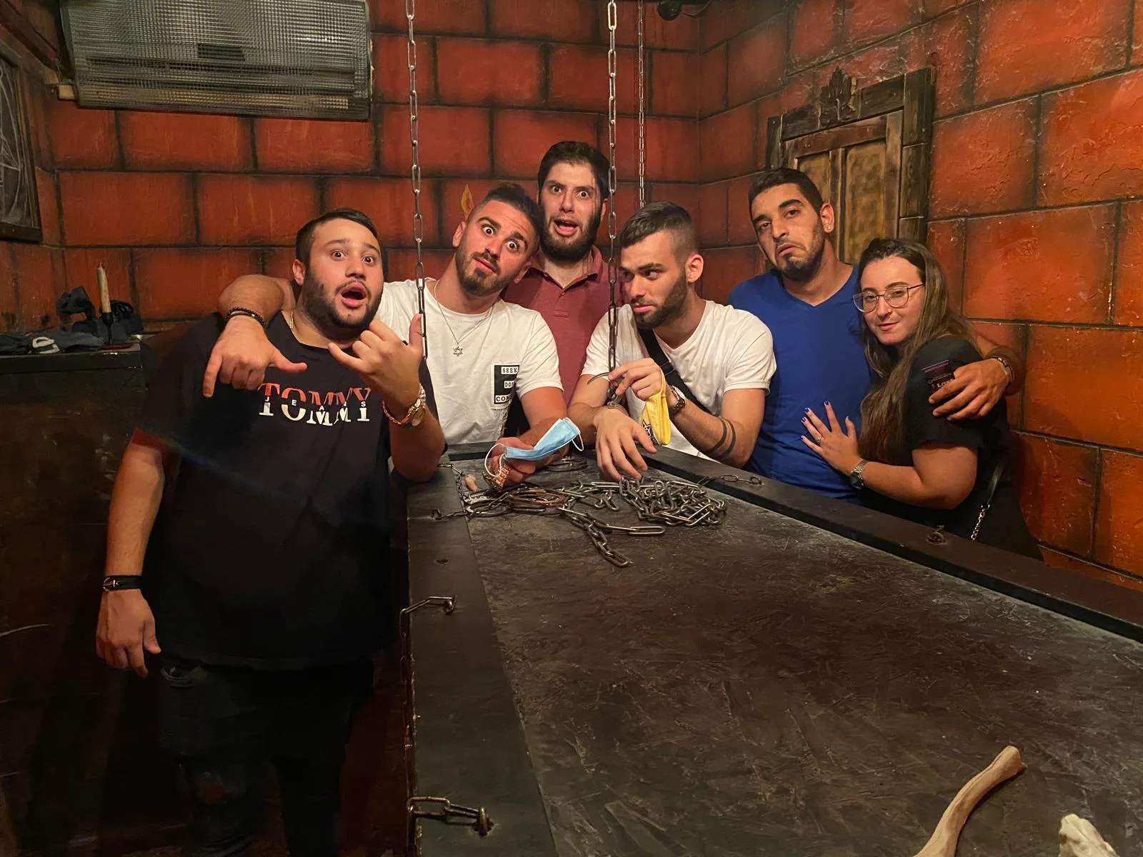 חדר בריחה 6 אנשים